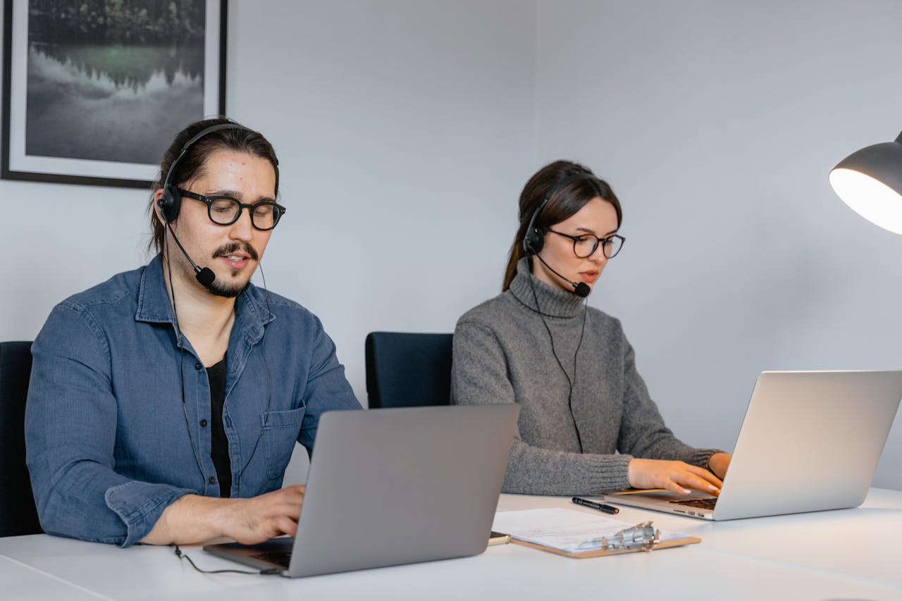 How to Train Remote Employees: Best Practices and Guide